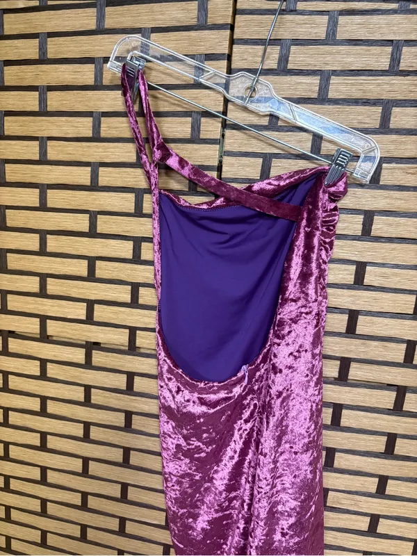 Superdown Pink Crushed Velvet One Shoulder Dress Size Medium - Image 7
