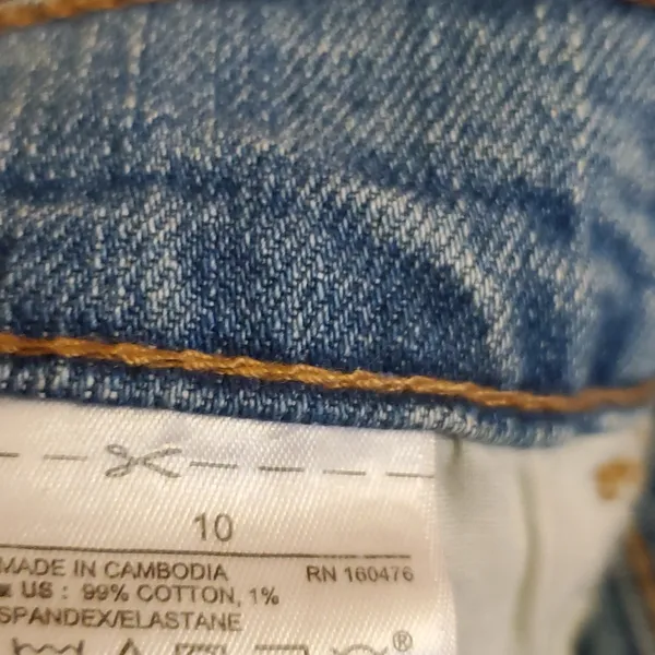 Old Navy Distressed jeans shorts Size 10 - Image 6