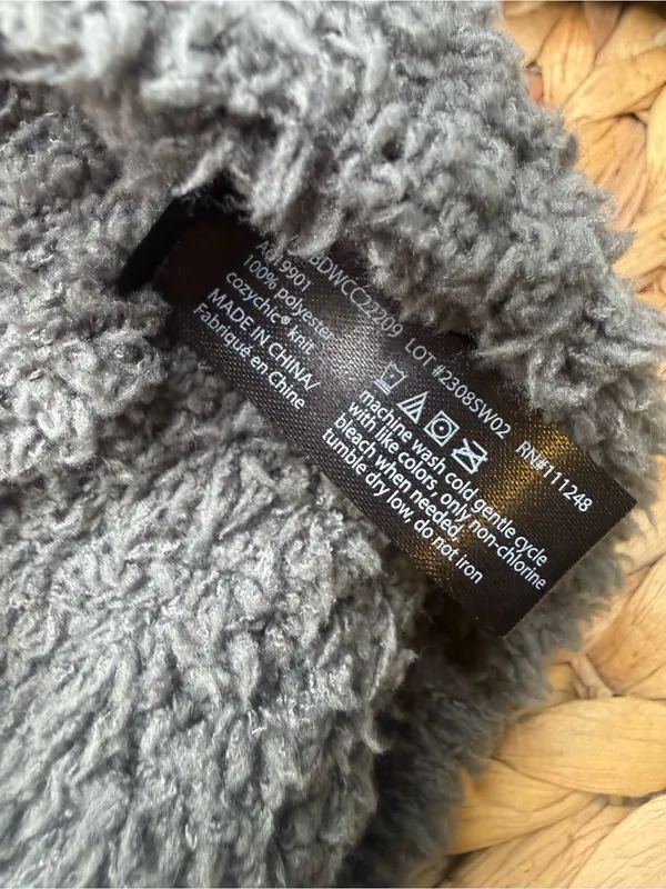 Barefoot Dreams CozyChic Beanie And Sock Gift Set - Image 7