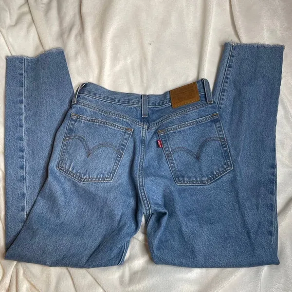 LEVIS Wedgie Light Wash Jeans Button Fly 25 Raw‎ Hem Straight Leg - Image 5
