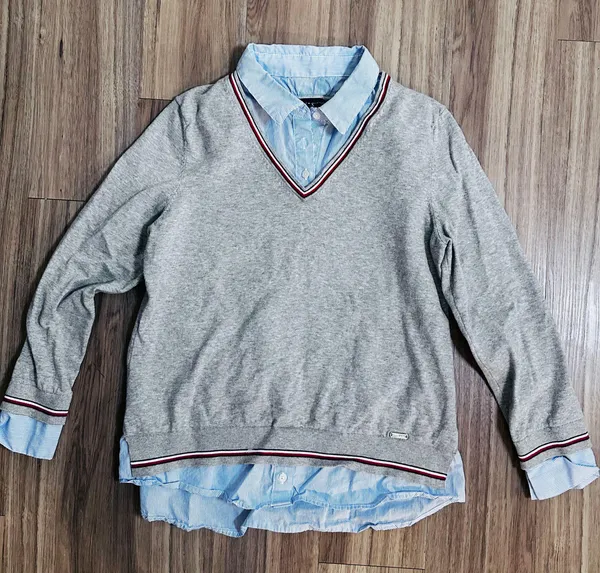 Tommy Hilfiger Layered Button Down/Sweater Combo - L - Image 6