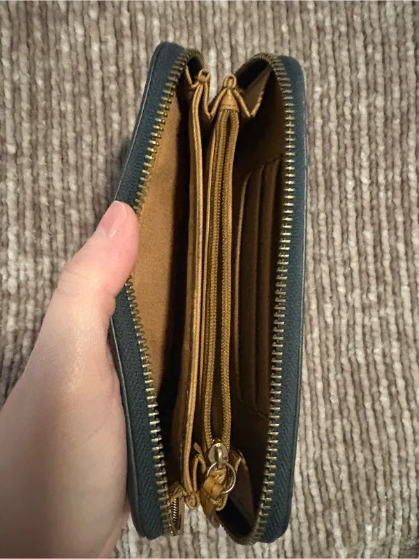 Fossil Pebbled Leather Zip Wallet in Forest Green with Gold Hardware - Image 2