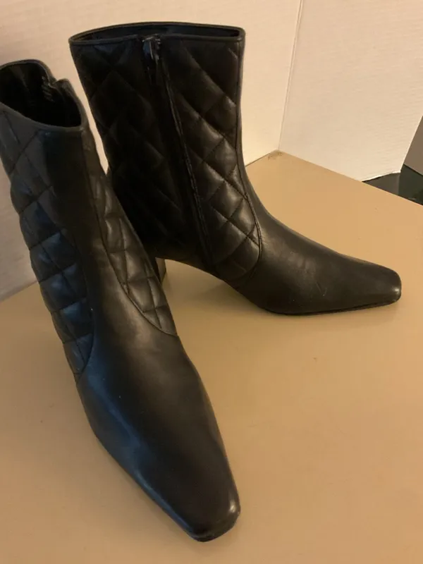 David Tate women Black Quilted leather Heeled Ankle Boots size 6.5 - Image 4