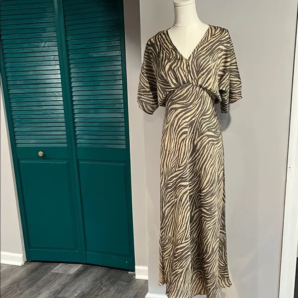 ASTR NWOT Flutter Sleeve Open Back Midi Dress Zebra - S ($99) - Image 3