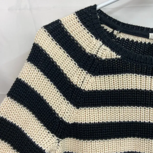 Forever 21 women's black cream thick knit striped crewneck sweater stretch M‎ - Image 4
