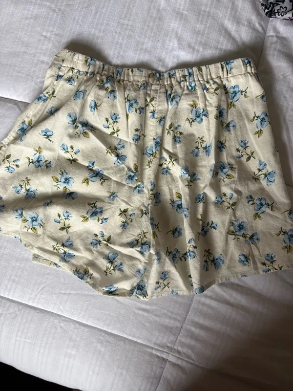 Old Navy Floral Skort - Image 2