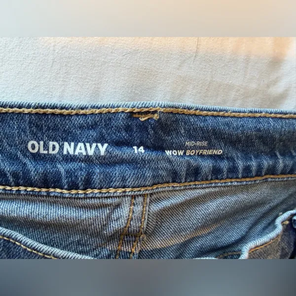 Old Navy WOW Women's Midrise medium wash Boyfriend cut Jeans - Image 3