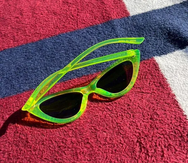 Cat eye neon sunglasses Green - Image 2