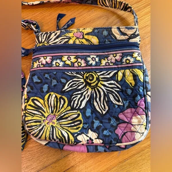 Vera Bradley Triple Zip Crossbody Bag African Violet Design RETIRED - Image 2