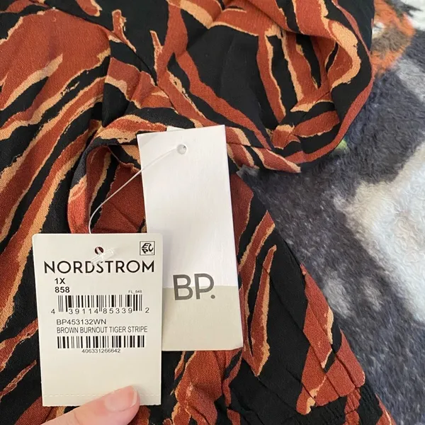 NWT BP Burnout Tiger Stripe Wrap Front Crop Top 1X Brown Animal Print Long Sleev - Image 3