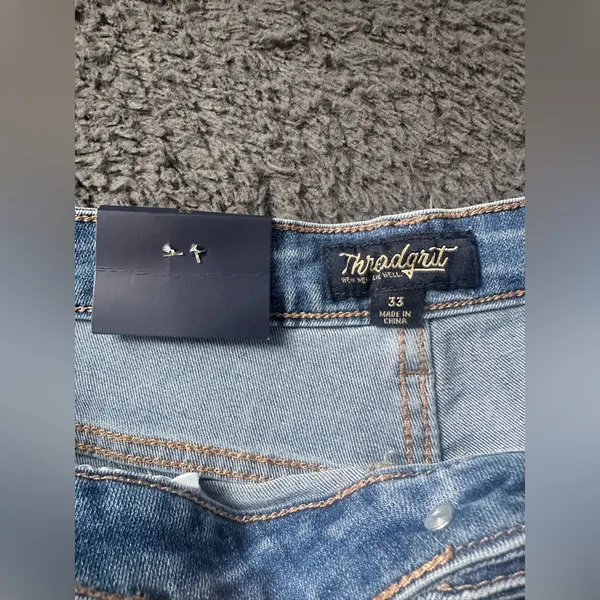 NWT Threadgrit distressed denim jean shorts, women’s size 33 - Image 3