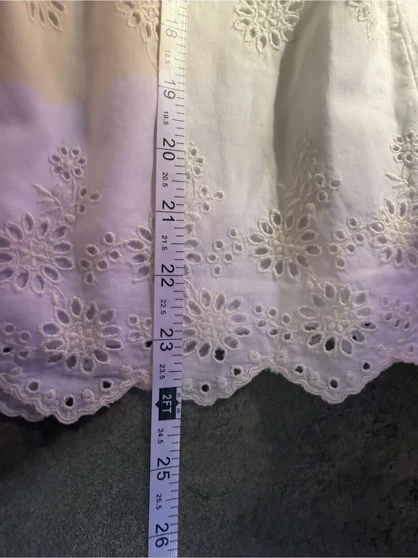 GAP White Eyelet Embroidered Woven scalloped hem Round Neck Blouse Top Size L - Image 10