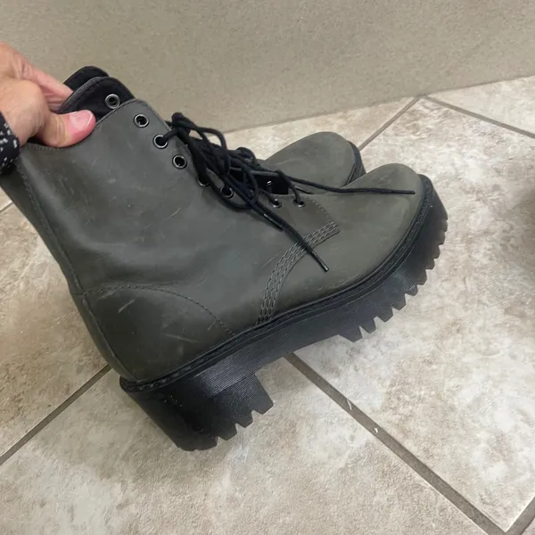 Dr Martens Shriver Hi Olive Green Leather Platform Block Heel Boots Womens 8 - Image 4