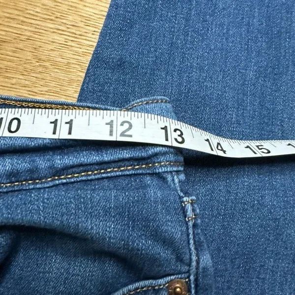 Levi’s wedgie straight jeans 28 button fly - Image 5