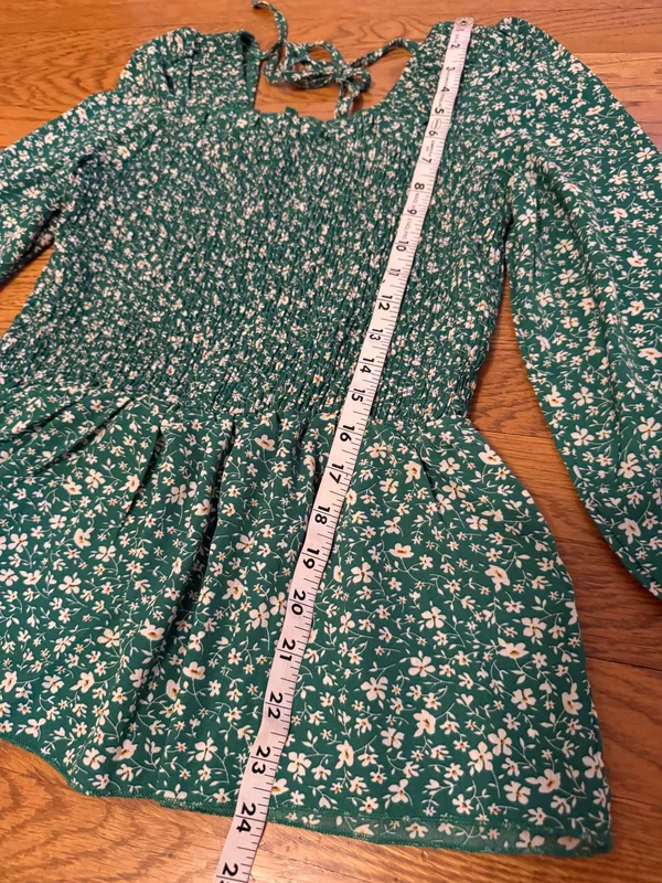 Green peplum-style blouse with a ditsy floral print size M - Image 9