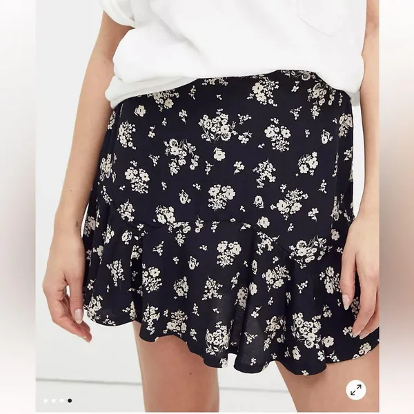 Free People Floral Ryanne Mini Skirt - Black Motif Size 0 NWT - Image 4