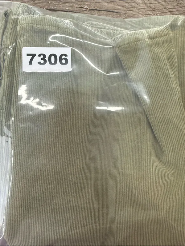 Madewell‎ classic straight Jean green corduroy Full length pants size 26 - Image 7