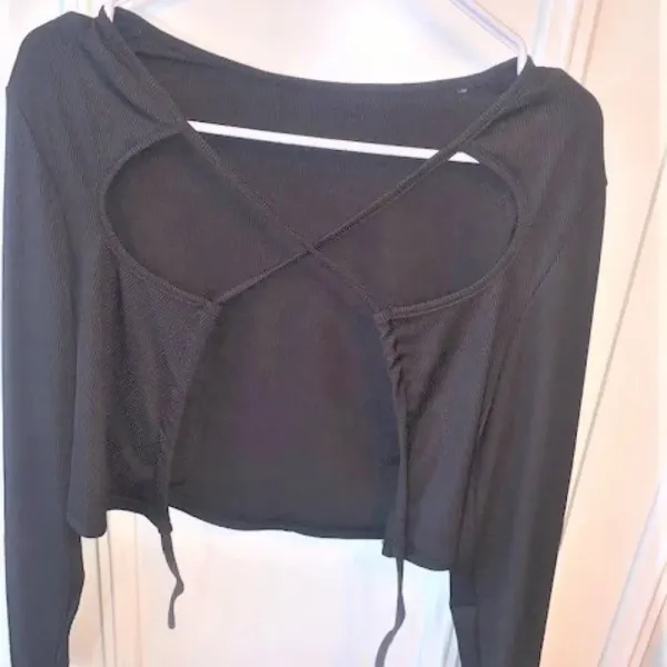Black long sleeve lace up back crop top‎ - Image 3