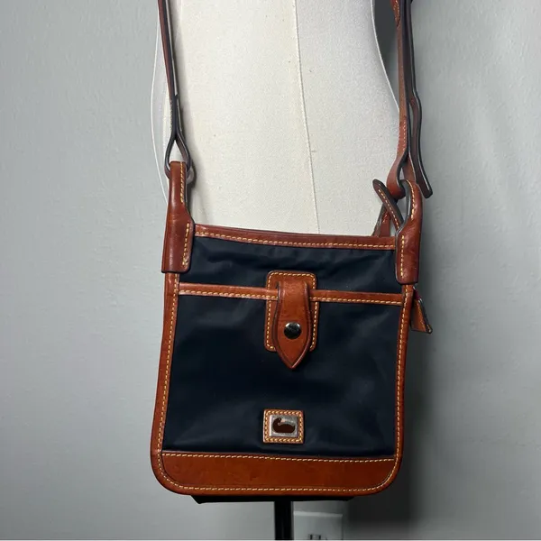 Dooney & Bourke Black Wayfarer Letter Carrier Small Crossbody Purse - Image 3