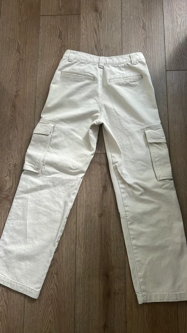Aritzia cargo pants in cream color size 2 - Image 3