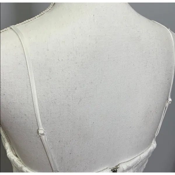 Bardot white lace midi dress Scalloped Vneckline with afitted sheath silhouette. - Image 8