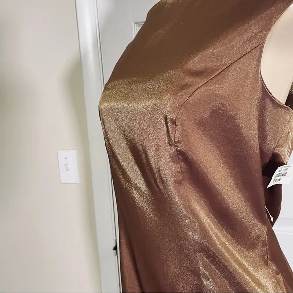 Cachet Structured Metallic
Dress Size 8 - Image 4