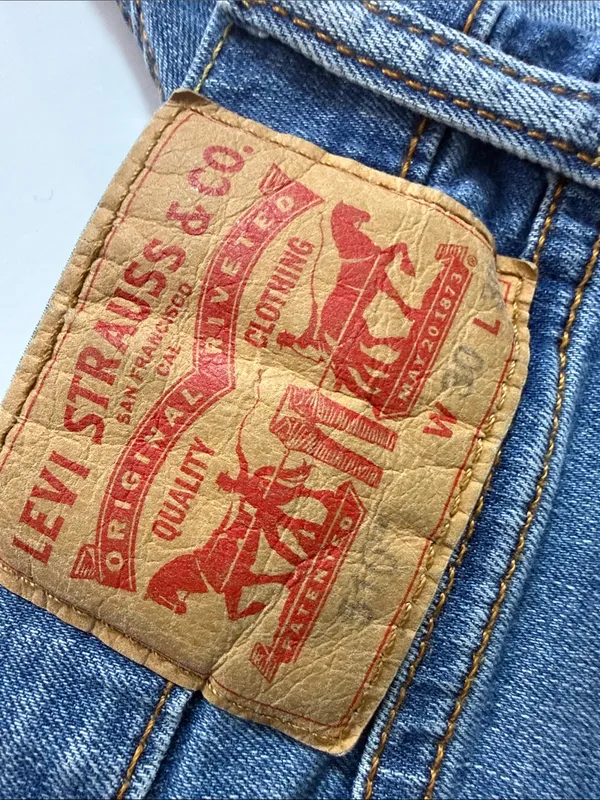 Levi's Straight Leg Jeans in Light-Medium Blue - Image 2