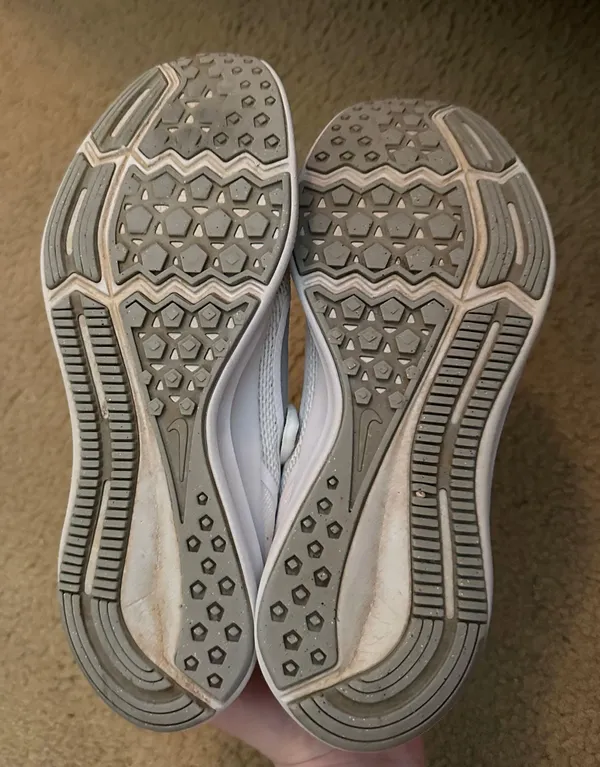 Nike Tennis Shoes - Image 8