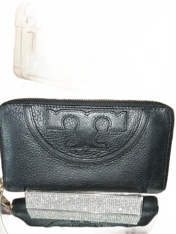 Tory Burch Black Pebbled Leather Zip Wallet with Large Embossed Logo - Image 3