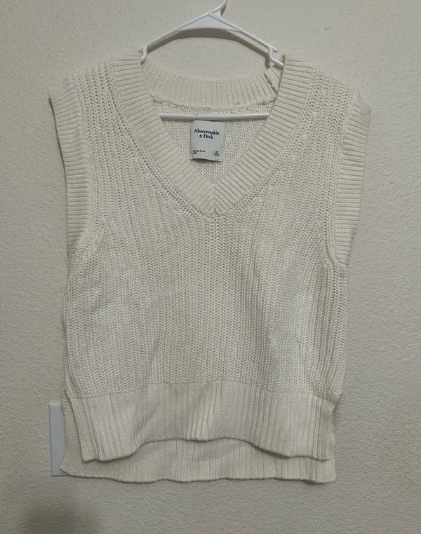 Abercrombie & Fitch Cream V-Neck Knit Vest - Image 2