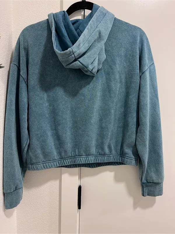 Junior turquoise crop sweater with zipper pockets Size M - Image 3