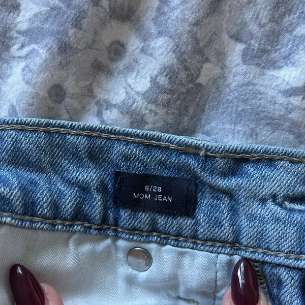 Gap “mom jeans” - Image 4