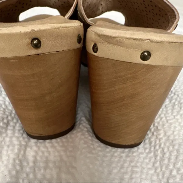 Women's Ugg Wooden Heel Tan Leather Peep Toe Laser Cut Clogs size 9 - Image 5