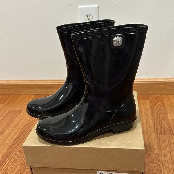 UGG rainboots - Image 2
