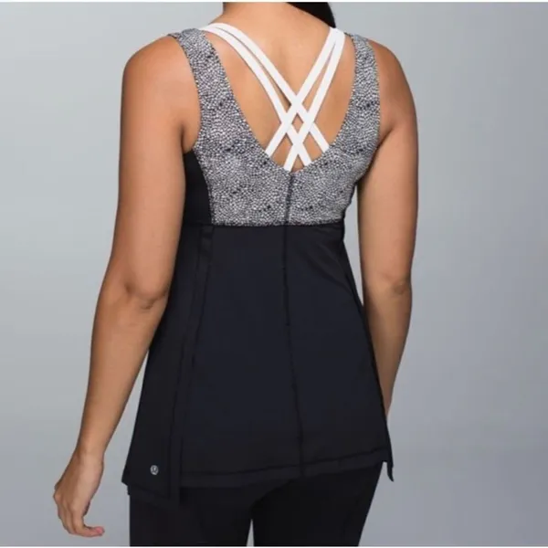 Lululemon Wrapper’s Delight black and white Athleisure top - Image 3