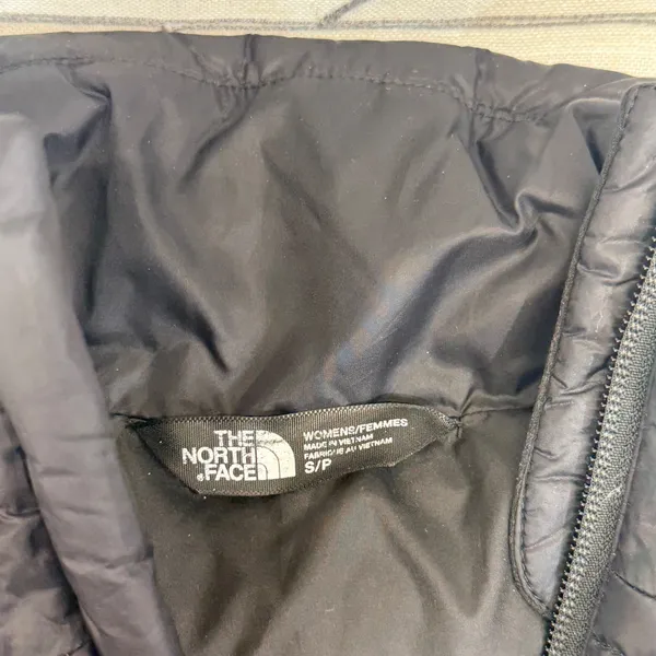 The North Face 550 Down Puffer Vest Small Black Quilted Full Zip Insulated - Image 6