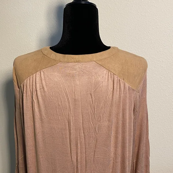 Very J Henley Button Neck Hi-Low Top Blouse Roll Sleeve Taupe Medium - Image 6