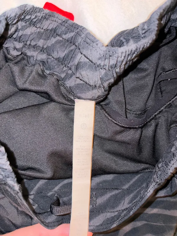 Lululemon Hotty Hot Shorts 4" low rise - Image 3