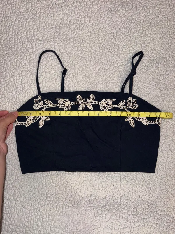 Lulu’s Embroidered Navy Crop Tank - Image 7