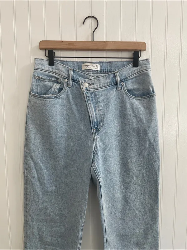 ABERCROMBIE & FITCH 90s Straight Ultra High Rise Crossover Waist Jeans Size 8/29 - Image 5