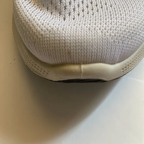 ADIDAS Edge Flex Running Sz 7.5-White and Silver - Image 9