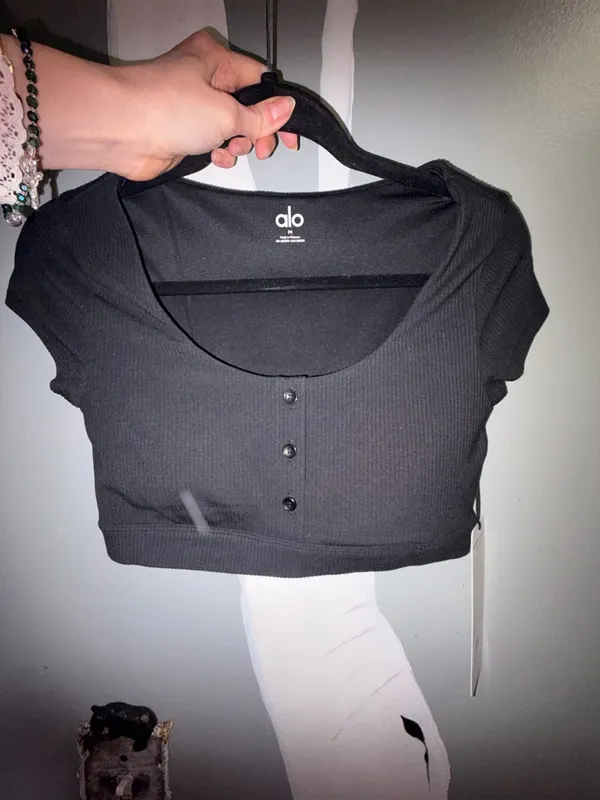 ALO Yoga Black Ribbed Scoop Neck Crop Top with Front Buttons - Image 4