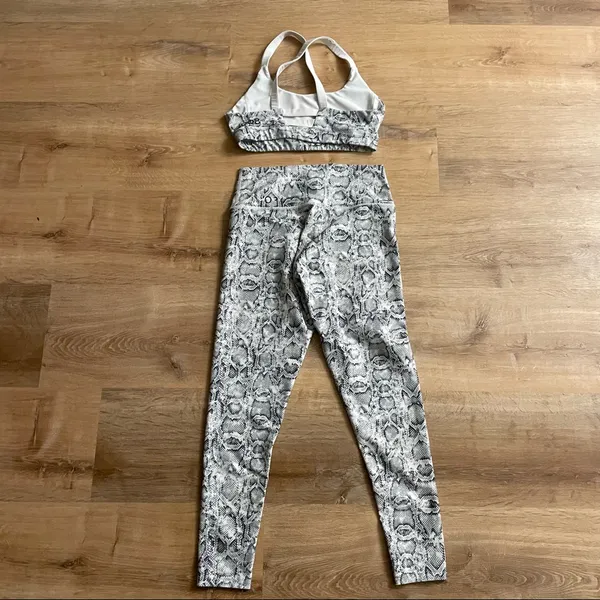 Soul by SoulCycle white snakeskin set - Image 4