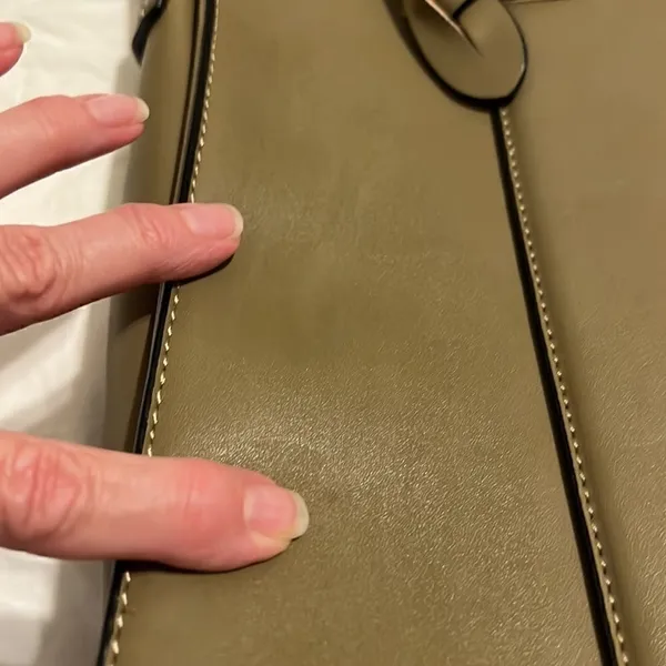 Beautiful green crossbody handbag Lots of details and pockets EUC - Image 12