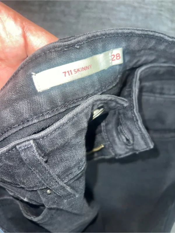 Levis 711 Skinny Black Wash Jeans Size 28 - Image 5