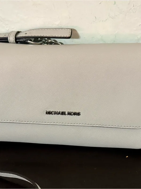 Michael Kors Cream Leather Crossbody Wallet - Image 2