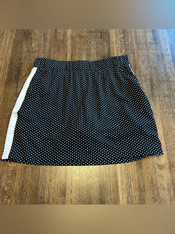 Talbots Activewear Black Skort with white polka dots racing stripe - Size LP - Image 2