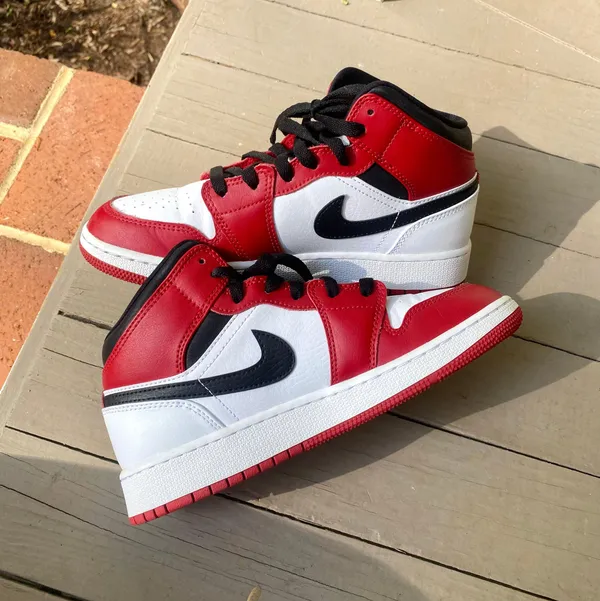 Nike Jordan 1 Mids - Image 3