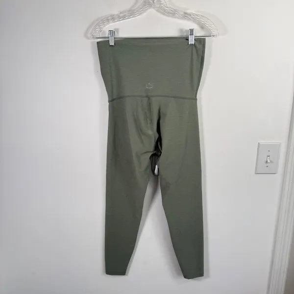 Beyond Yoga Beyond the Bump Love the Bump Midi Maternity Leggings Green Medium - Image 4