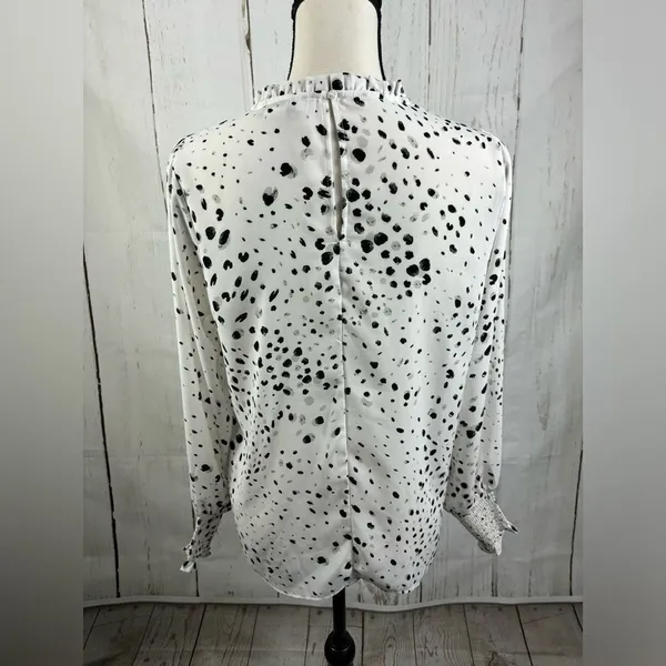 Rachel Zoe White Blouse Pleaded Neckline - Image 3
